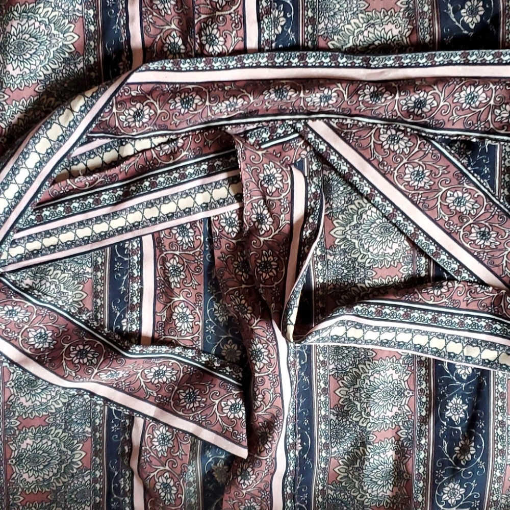 Japna Lounge Robe - Picture 3 of 6